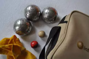 Boule Za Uchem